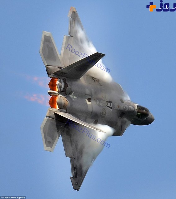 شکل‌گیری ابرها حول جنگنده F-22 +تصاویر