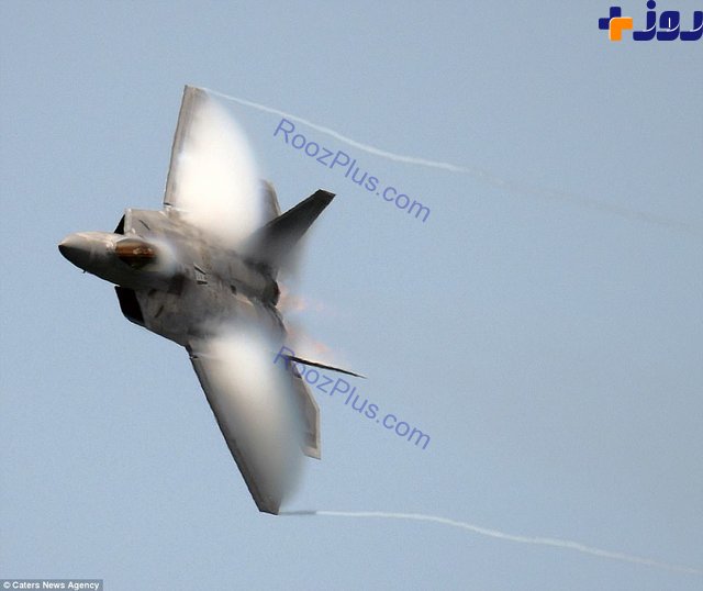 شکل‌گیری ابرها حول جنگنده F-22 +تصاویر