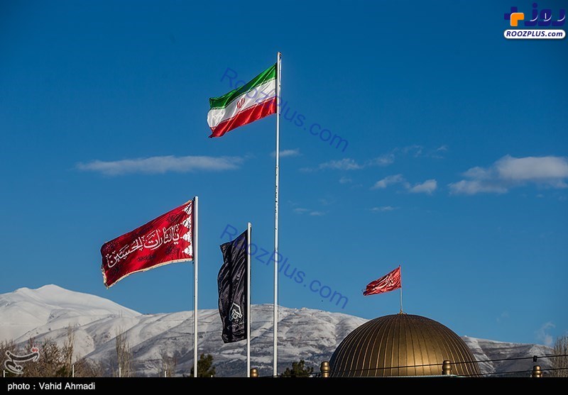 اهدای پرچم مسجد جمکران به دانشگاه امام حسین(ع) +عکس
