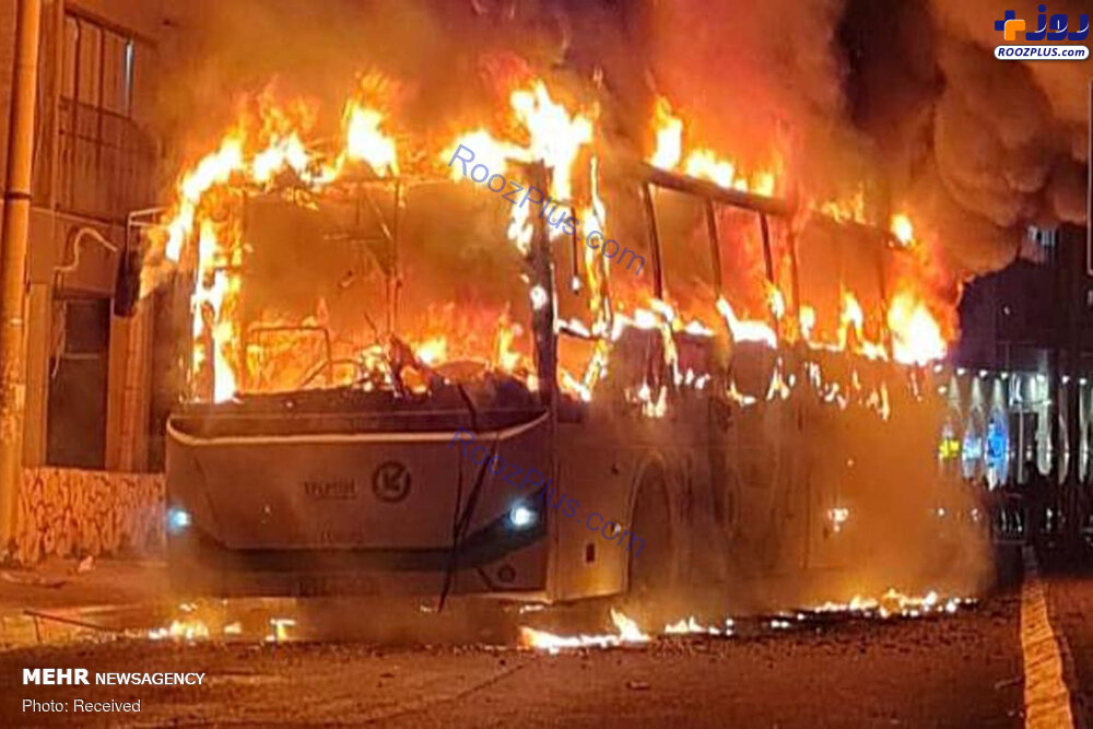 آتش زدن خودروها و تظاهرات علیه محدودیت های کرونایی در هلند +عکس