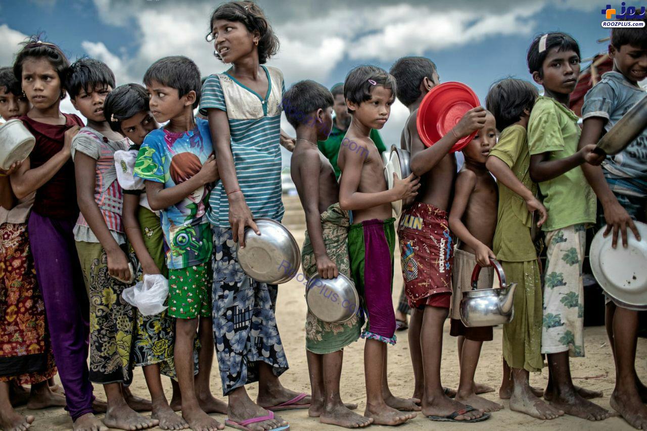 کودکان روهینگیایی در صف غذا در اردوگاه پناهجویان +عکس