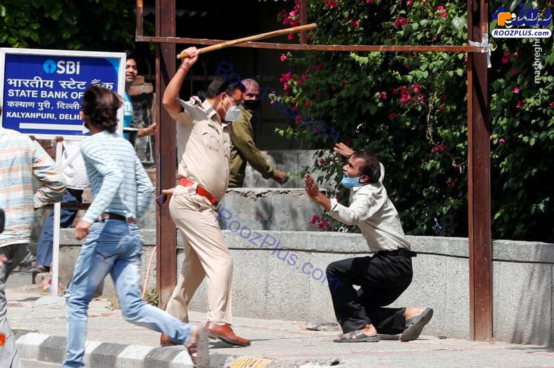 تنبیه شهروندان در خیابان توسط پلیس هند +عکس