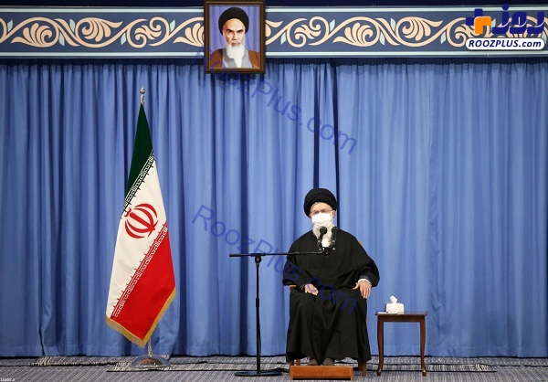 عکس/ لحظه ورود رهبر انقلاب به حسینیه امام خمینی (ره)