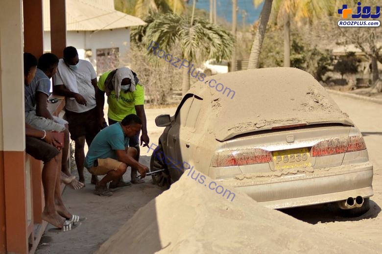 پوشیده شدن خودرو از خاکستر آتشفشان در کارائیب +عکس