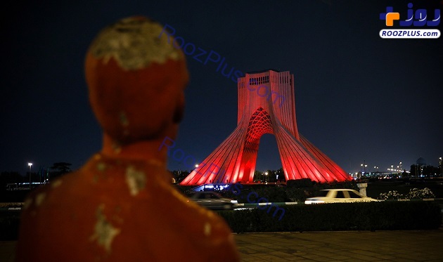 برج آزادی به رنگ سرخ هلال احمر+عکس