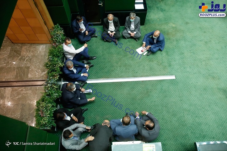عکس/ میز گرد متفاوت در مجلس