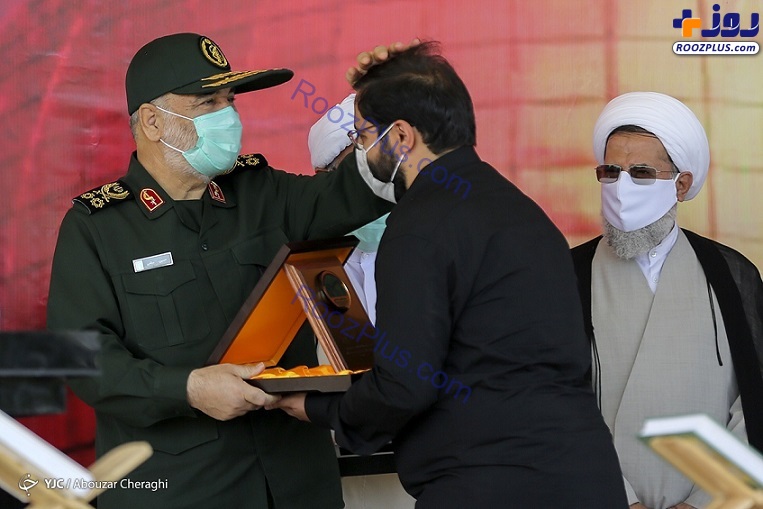عکس/ فرزند سردار حجازی در مراسم چهلم شهادت پدر