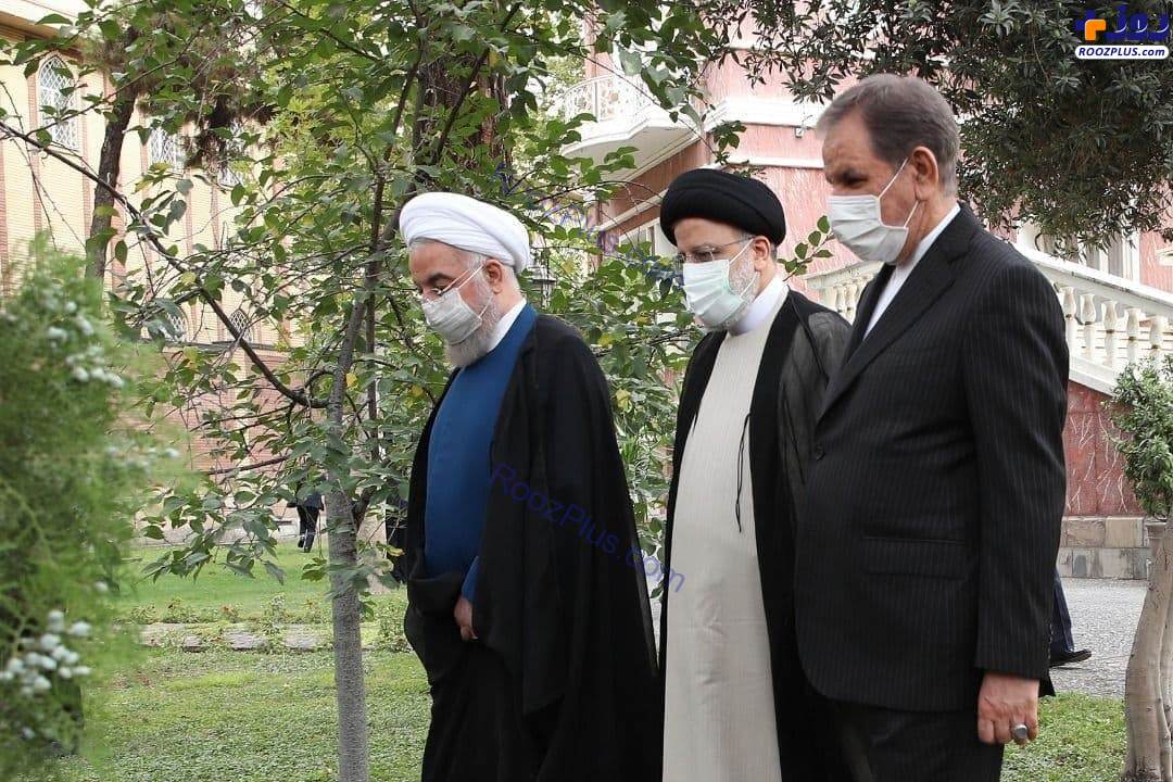 روحانی دفتر ریاست جمهوری را به رییسی تحویل داد +عکس