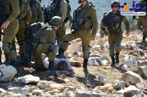 کشاورز فلسطینی در زیر پوتین های سربازان صهیونیستی +عکس