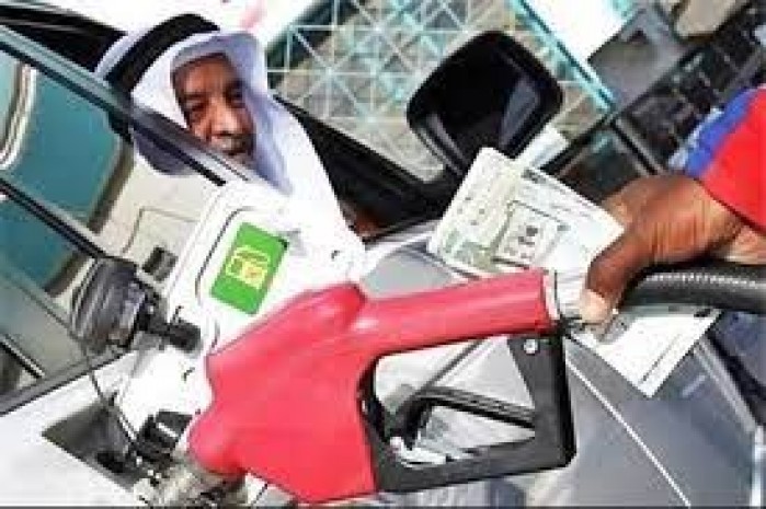 ببینید/شب گذشته، امارات/شلوغی جایگاه‌های سوخت با افزایش قیمت بنزین