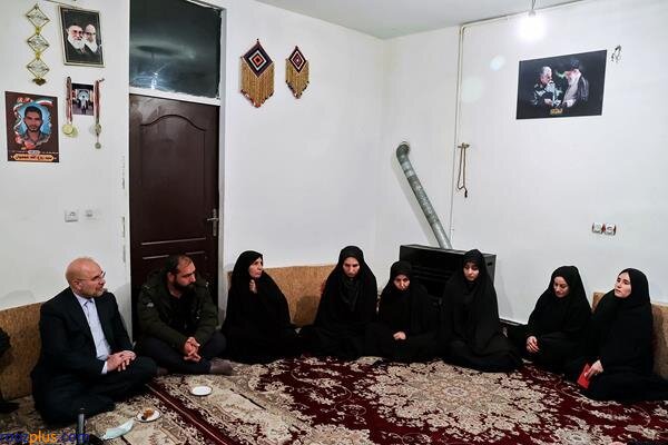 حضور قالیباف در منزل شهید مدافع امنیت سید روح الله عجمیان