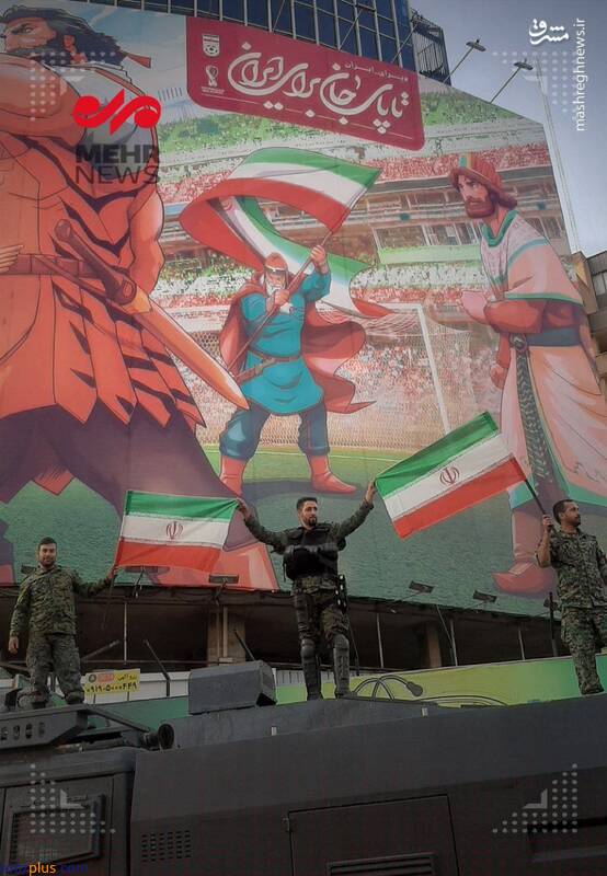 عکس/ اهتزاز پرچم ایران توسط مدافعان امنیت