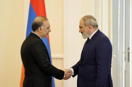دیدار سفیر ایران با پاشینیان/ تاکید بر حفاظت از تمامیت ارضی ارمنستان
