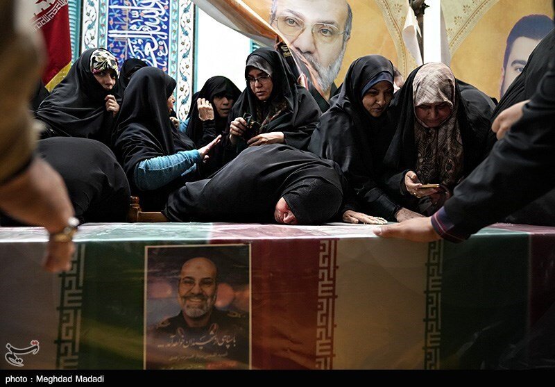 عکسی از قالیباف در مراسم وداع با شهیدان سردار زاهدی و صالحی روزبهانی